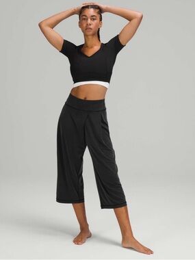 Lululemon Wide Leg Crop 8 | High Rise Pleated Yoga
